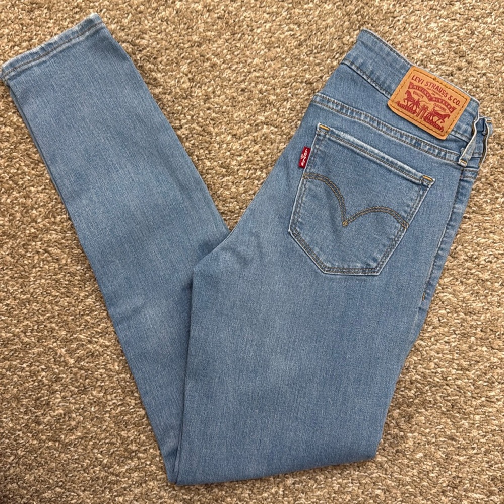 Levi's 711 Skinny Jeans